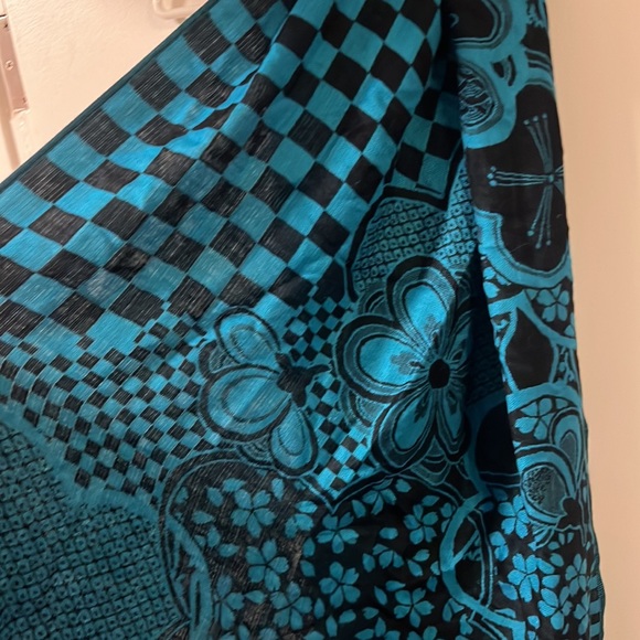 Scarf new with tags - Picture 4 of 4